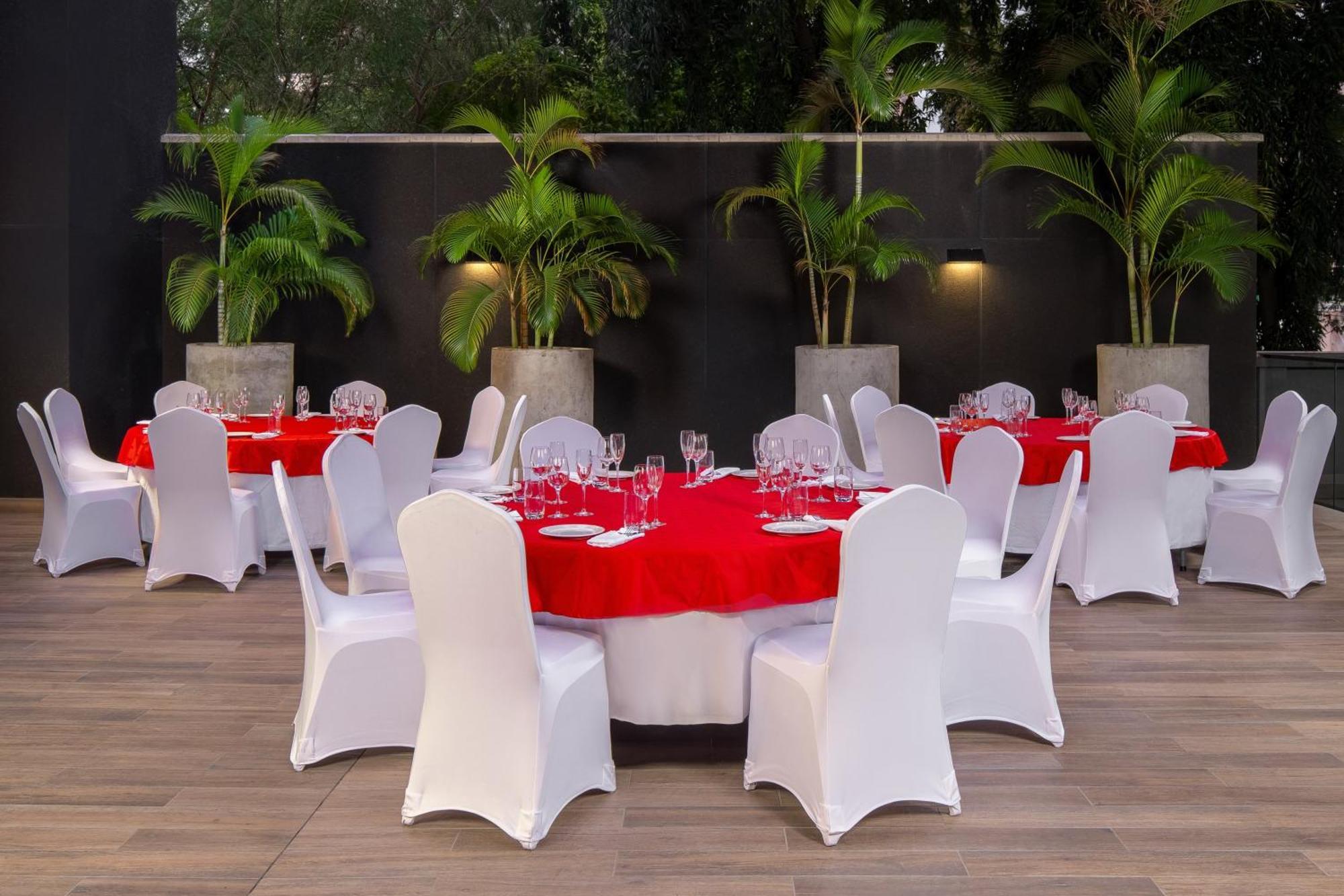 Hotel Crowne Plaza - Dar Es Salaam By Ihg Zewnętrze zdjęcie